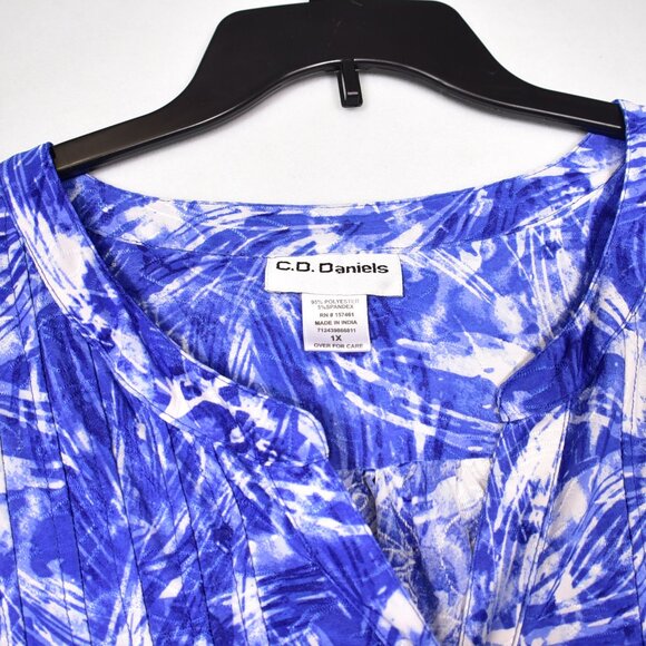 C. D. Daniels Women's Blue Roll Tap Sleeve Blouse Size 1X - Picture 2 of 4